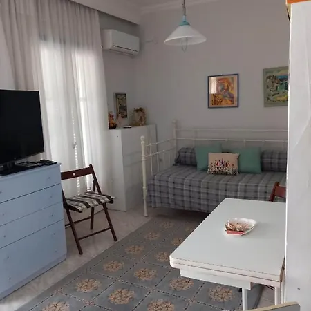 Rena's Traditional Aegean House By The Sea Apartman