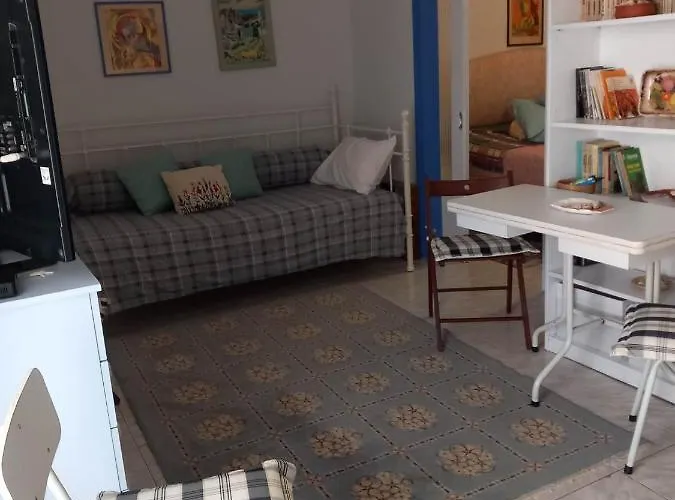 Rena's Traditional Aegean House By The Sea * Peraía